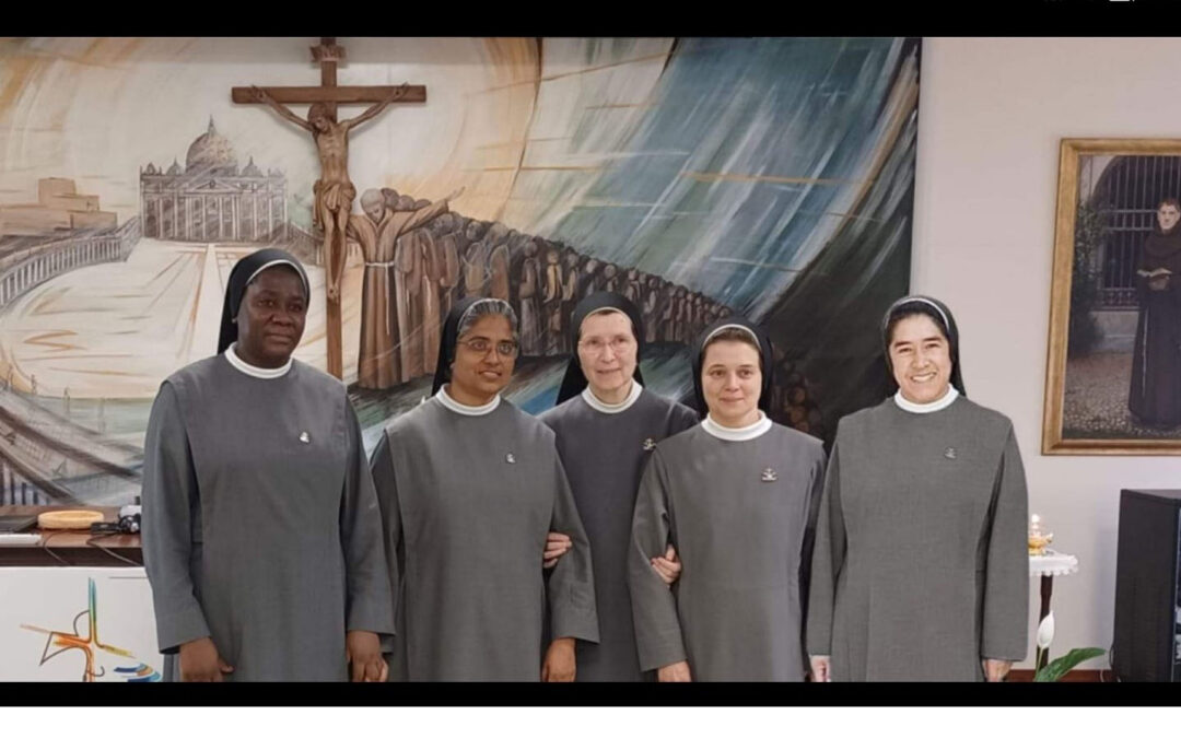 Superiora y Consejo General Religiosas Franciscanas Misioneras del Sagrado Corazón